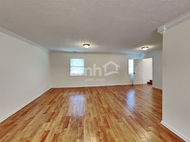Foto del edificio - 502 Silver Maple Ln