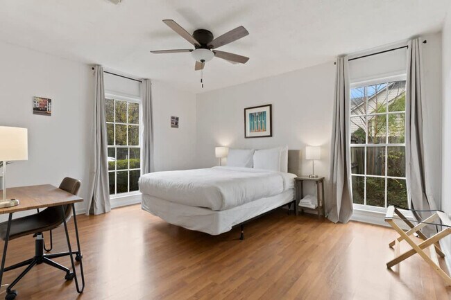 Foto del edificio - 4285 Shamrock Ln