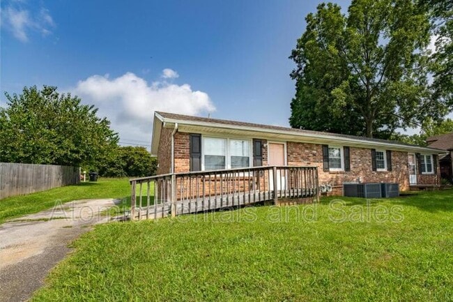 Photo - 2407 Holbrook Dr House