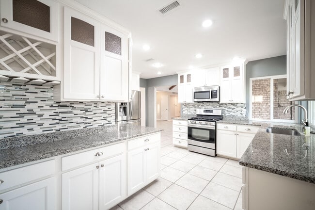 Building Photo - 6912 La Cadena Dr