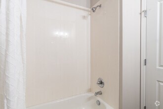 1BR, 1BA - 888SF - Barrington Square Luxury Apartments