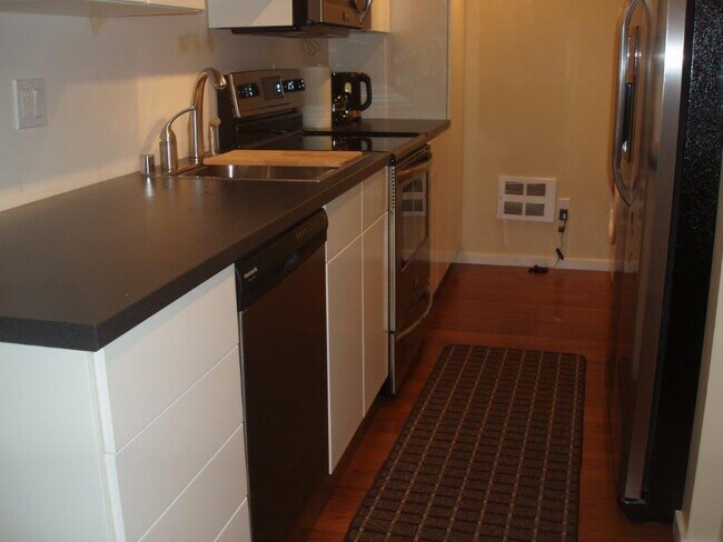 Foto del edificio - 5232 Sand Point Way NE