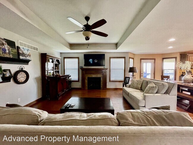 Foto del edificio - 4 br, 3 bath House - 400 Firethorn Ct.