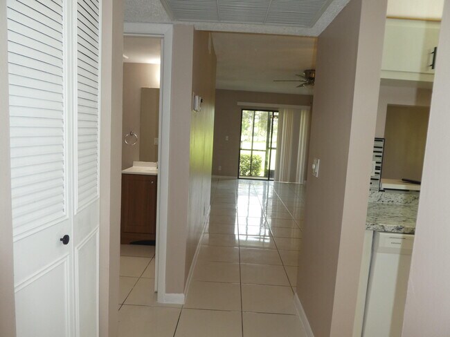 Building Photo - 7149 Golf Colony Ct