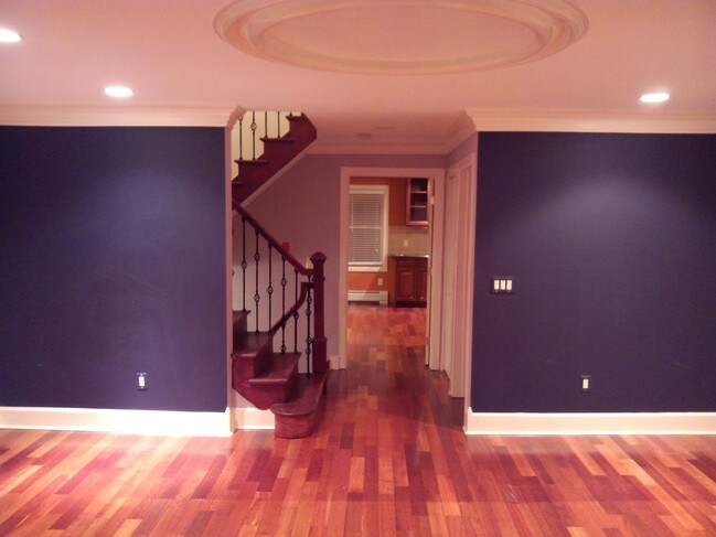 Foto del edificio - 680 Belmont Ave