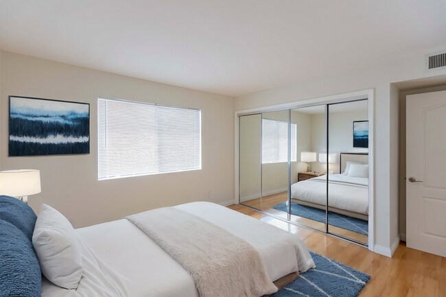 Building Photo - Caswell Avenue Condominium