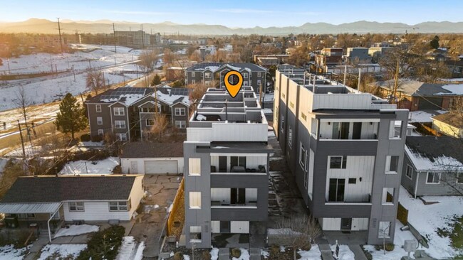 Foto del edificio - 1245 Utica St