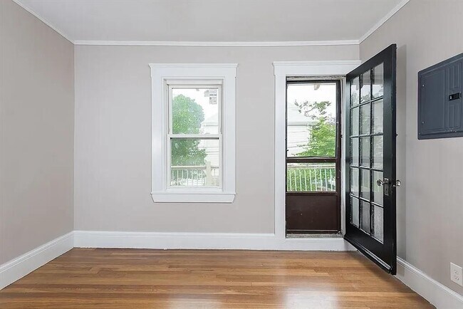 Building Photo - 56 Farquhar St