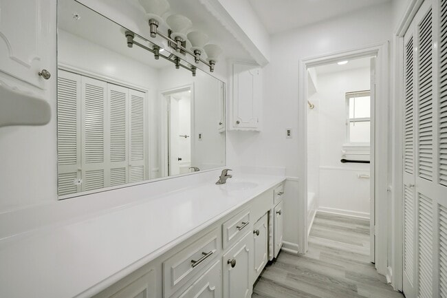 Foto del edificio - 9807 Braewick Dr