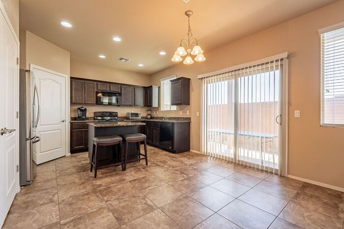 Foto principal - Spacious 3-Bed, 3-Bath Tucson Condo w/ Gar...
