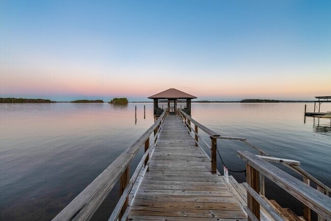 Building Photo - Points End