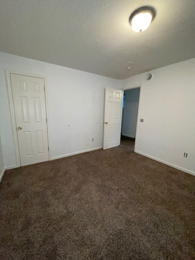 Foto del edificio - COMING SOON! Cute 2 Bedroom, 1 bathroom in...