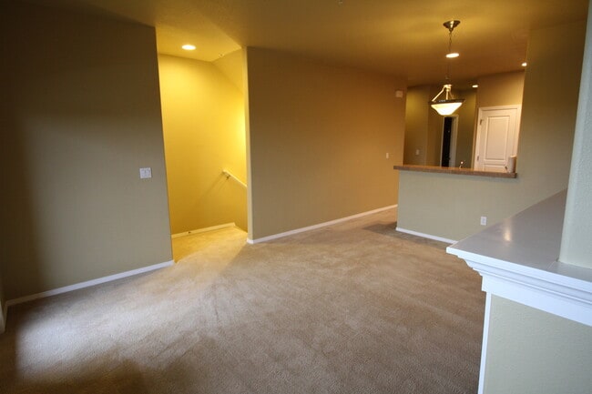 Building Photo - SOUTH SALEM Condo 3 Bedroom 3 Bath - Ask About Our Move in Special