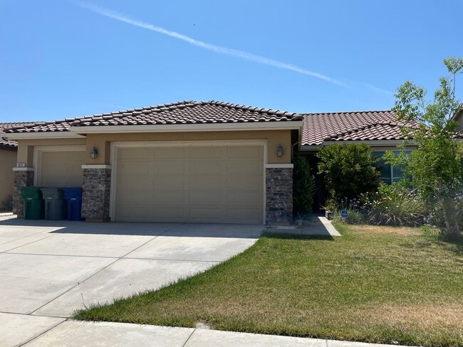 Building Photo - Coming Soon – Beautiful 4 Bedroom, 3 Bathr...