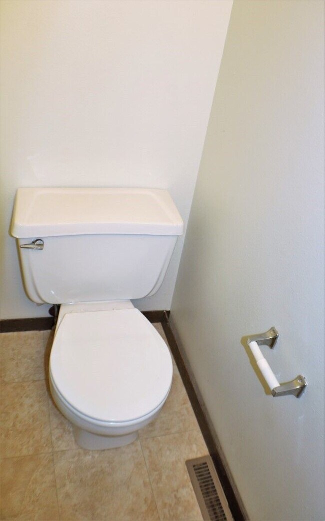 Building Photo - $1,125 | 2 Bedroom, 2.5 Bathroom House | P...