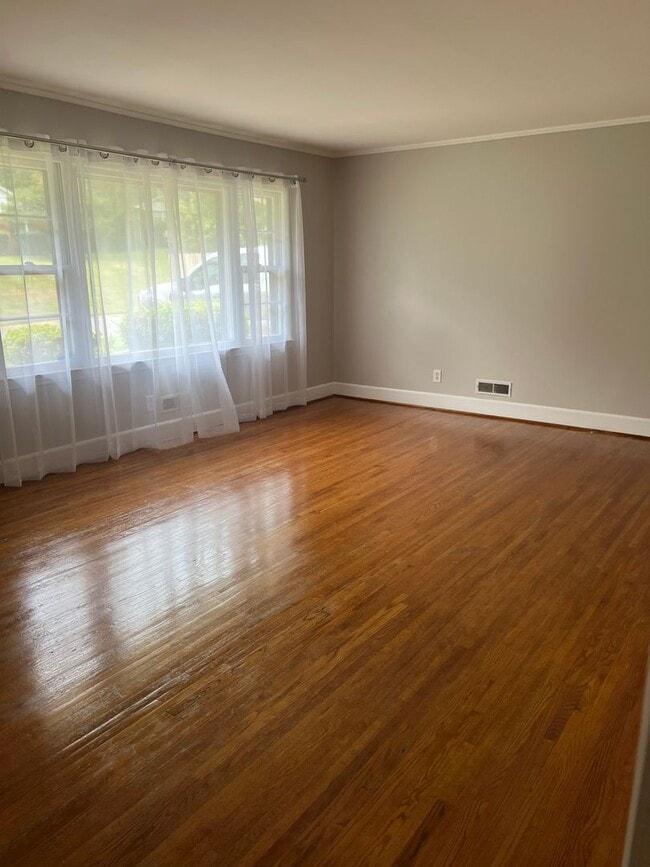 Foto del edificio - 4411 Firwood Ln