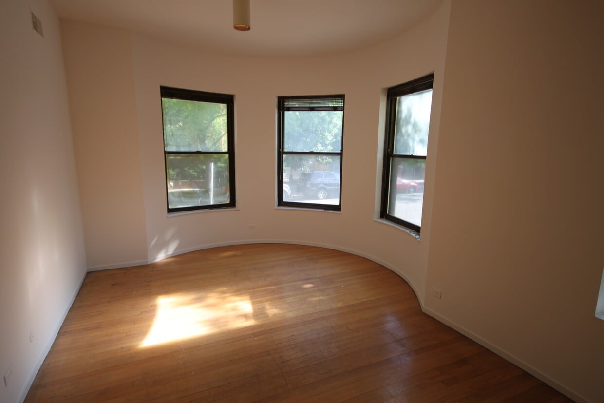 Primary Photo - 3456 N Elaine Pl