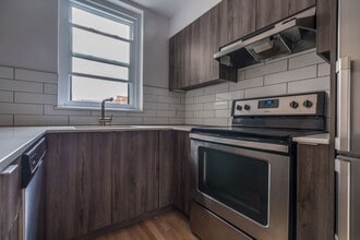Building Photo - 2105 Rue Chomedey