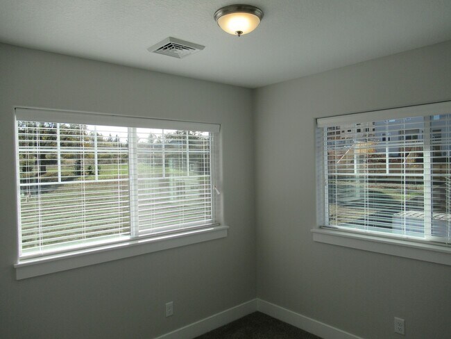 Foto del edificio - Large Duplex in South Salem!