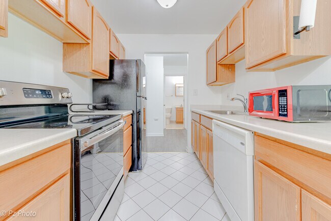 Building Photo - 7413 Brookdale Dr