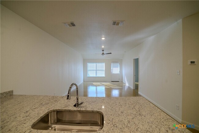 Foto del edificio - 907 Switchgrass Dr