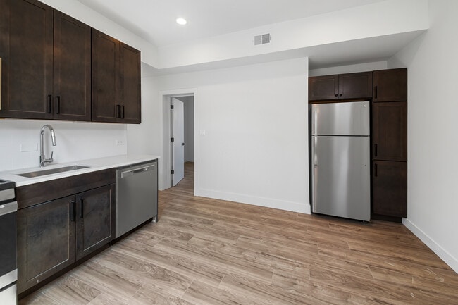 Foto del edificio - 1921 W Summerdale Ave