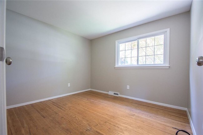 Building Photo - 172 Sherwood Dr