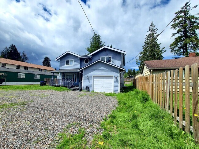 Foto del edificio - 2 Story Remodeled Single-Family Home in Po...