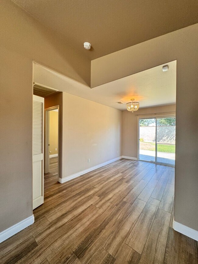 Foto del edificio - 5708 Clear Valley Ct