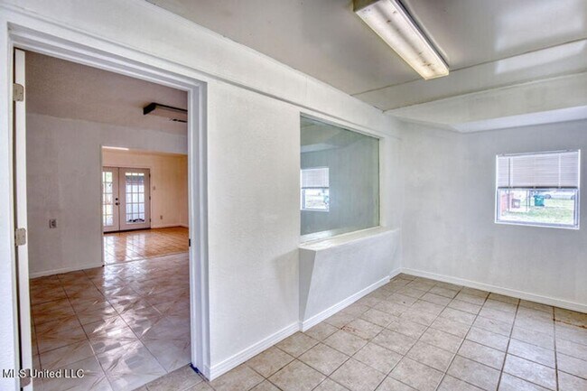 Building Photo - House for Rent