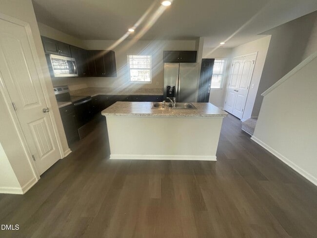 Foto del edificio - 2065 Wiggins Village Dr