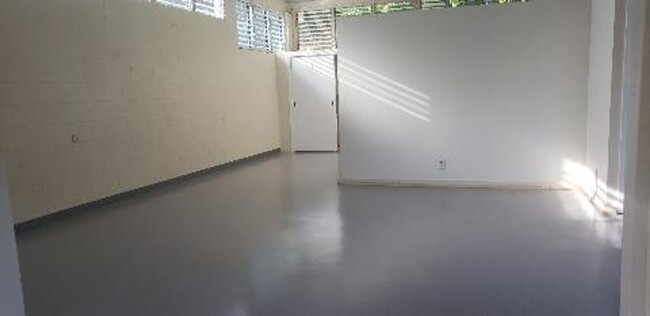 Foto del edificio - Large Space, Pet Friendly, Quite Neighborh...