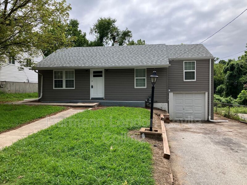Primary Photo - 452 Bluff Dr