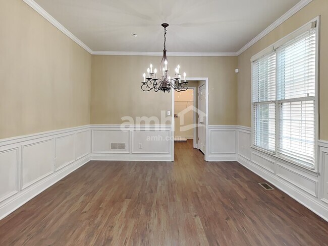 Foto del edificio - 393 Cherry Tree Ln