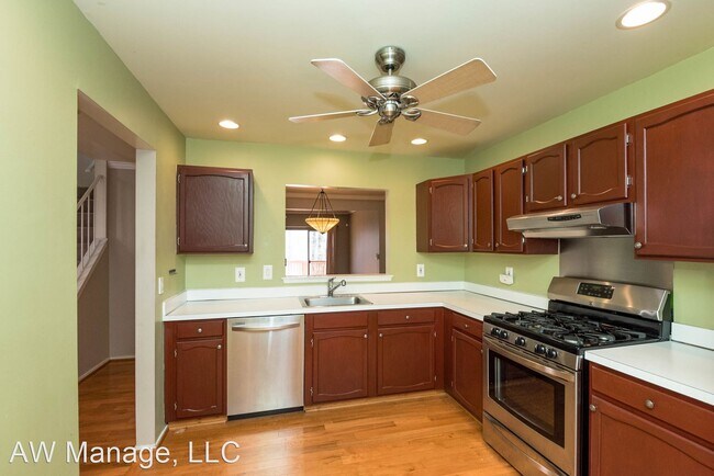 Foto del edificio - 3 br, 2.5 bath House - 31 Long Green Court