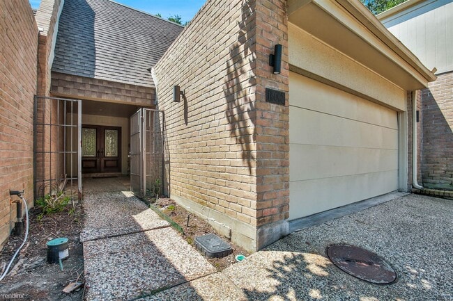 Building Photo - 15603 Memorial Dr