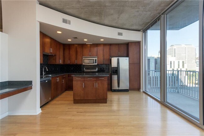 Building Photo - 360 Nueces St