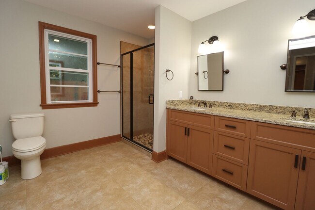 Foto del edificio - Updated 3 bedroom 2.5 bath home in Sherwood Forest