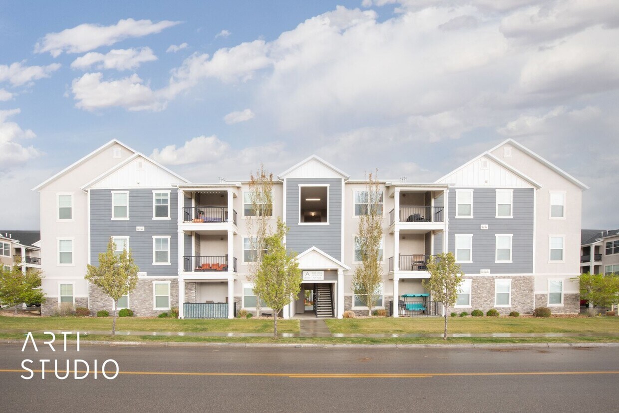 Primary Photo - Fantastic Condo in Herriman City Center!