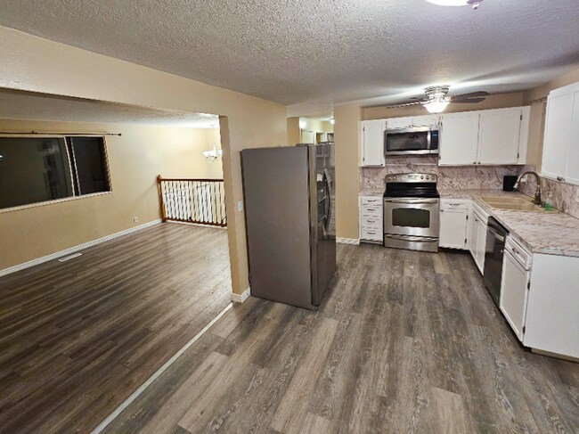 Foto del edificio - 1261 Tamarack Rd