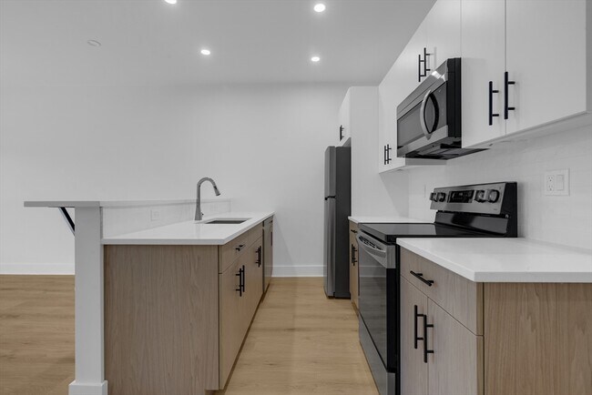 Building Photo - 69 Bailey St