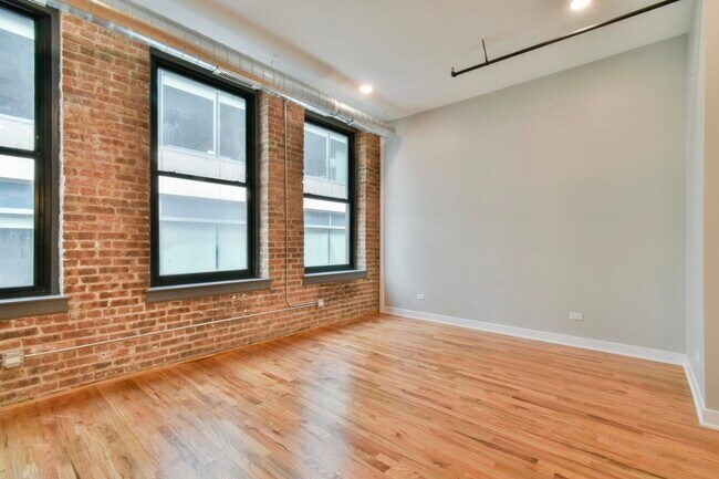 Foto del edificio - 25 W Hubbard St