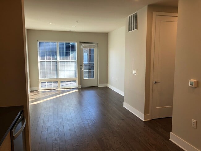 Building Photo - When Style and Location Matter!