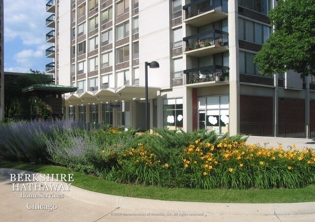 Foto principal - 1455 N Sandburg Ter