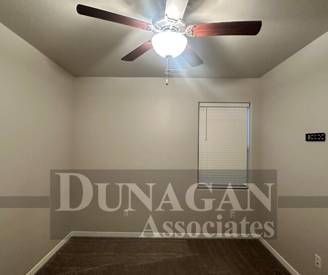 Foto del edificio - 4 Bedroom 2 Bath