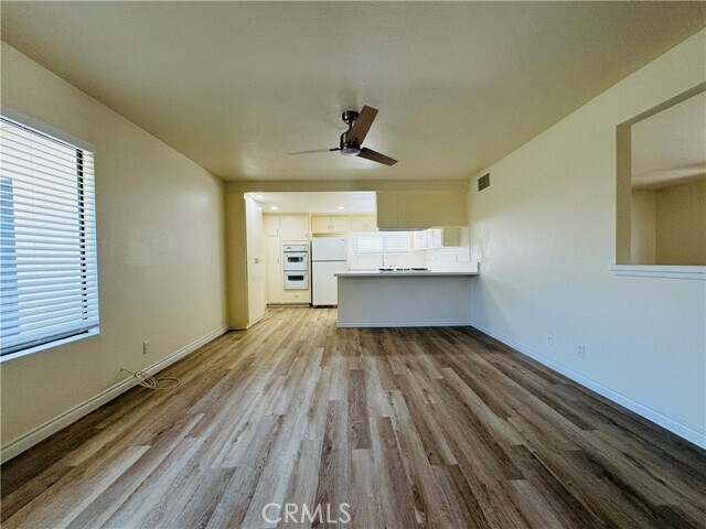 Building Photo - 2105 E Petunia St