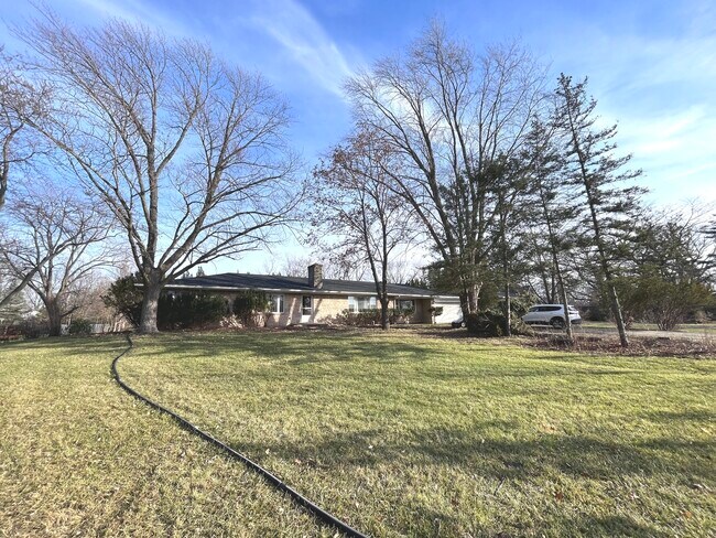 Building Photo - 260 N St Marys Rd