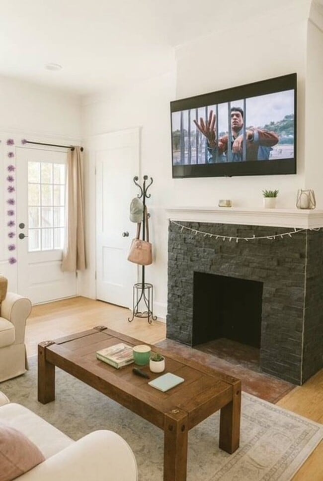 Building Photo - Beautiful Remodeled 4 bedroom house Near Downtown and Cal Poly