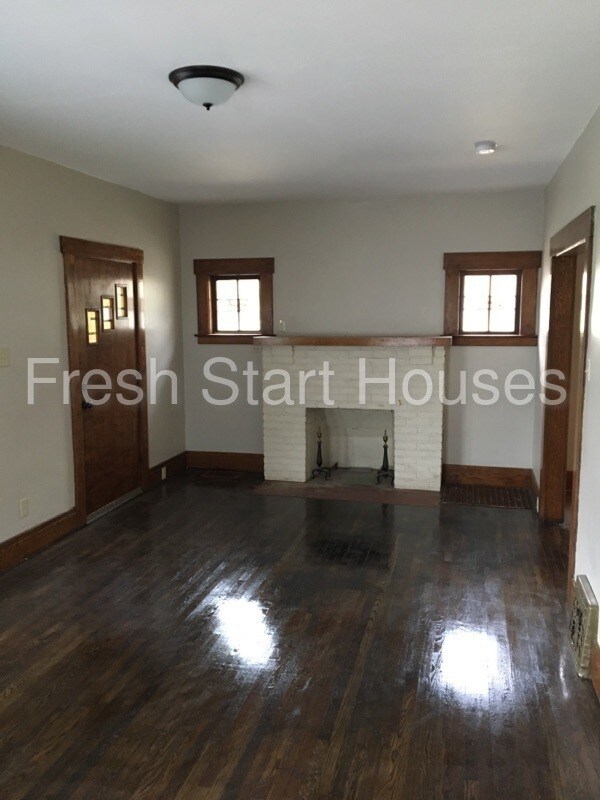 Building Photo - Lovely Remodeled Northside 2 Bedroom Bungalow