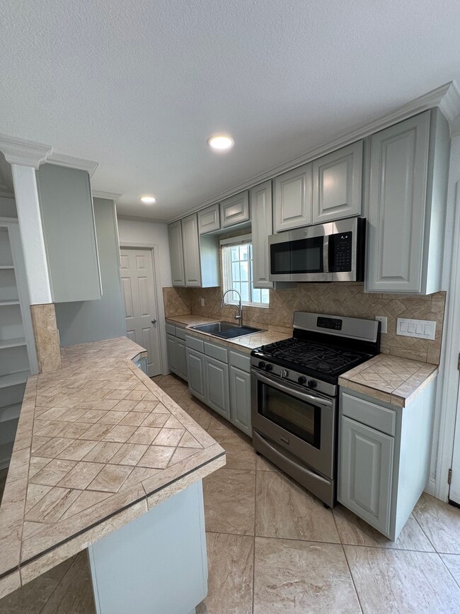 Building Photo - 3563 Promontory St
